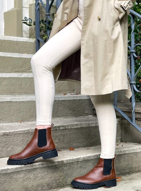 Bottine chelsea vegan Molly marron — vue portée style quotidien