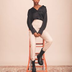 Botte vegan Reiko noire — vue portée plein pied style décontracté