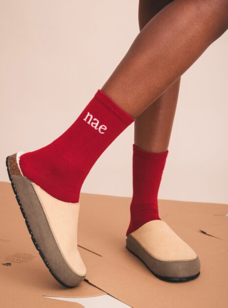 Chausson vegan Suva — porté avec chaussettes style confort intérieur