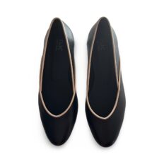 Mocassin vegan Isla noir — vue détaillée bordure beige cuir de pomme