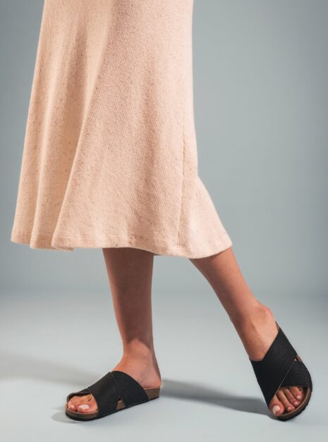 Sandale vegan Tupai noire — semelle rembourrée noire confort