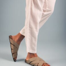 Sandale vegan Tanna verte — vue de profil sangles croisées Pinatex