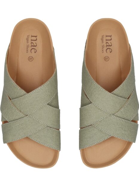 Sandale vegan Tanna verte — vue détaillée lanières et bout ouvert